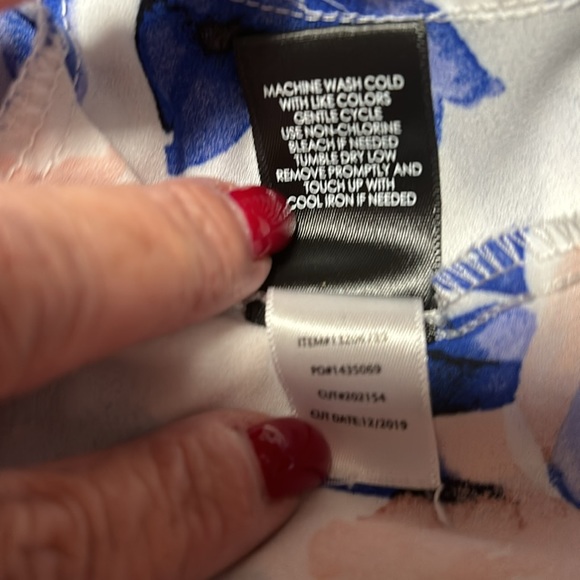 EUC Torrid White, Blue & Pink Floral Blouse - Picture 13 of 13